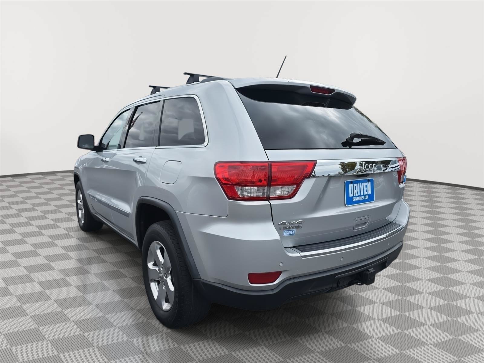 Used 2013 Jeep Grand Cherokee Limited w/ Trailer Tow Group AWD/4WD image 6