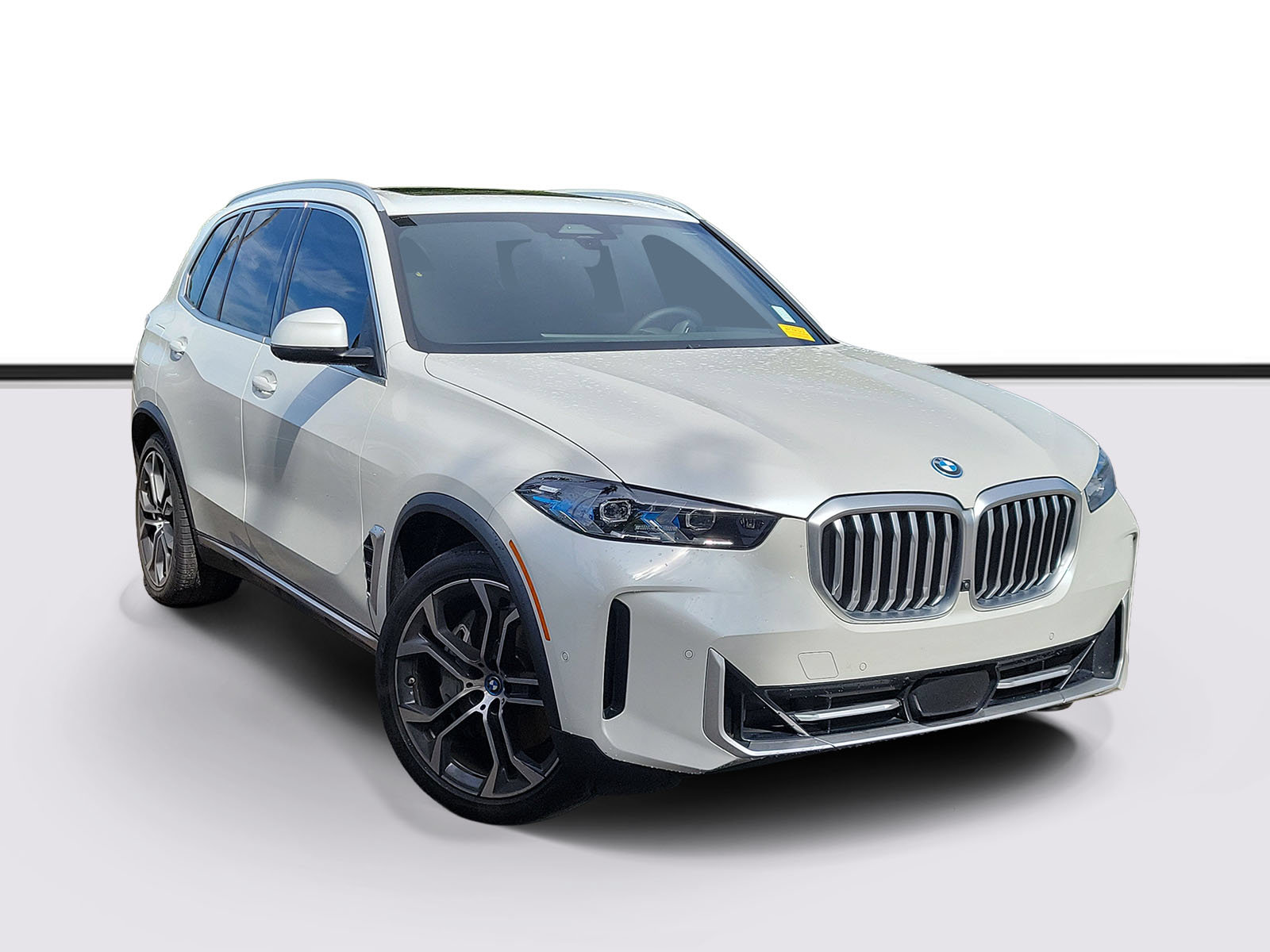Certified 2025 BMW X5 xDrive50e w/ Parking Assistance Package AWD/4WD image 1
