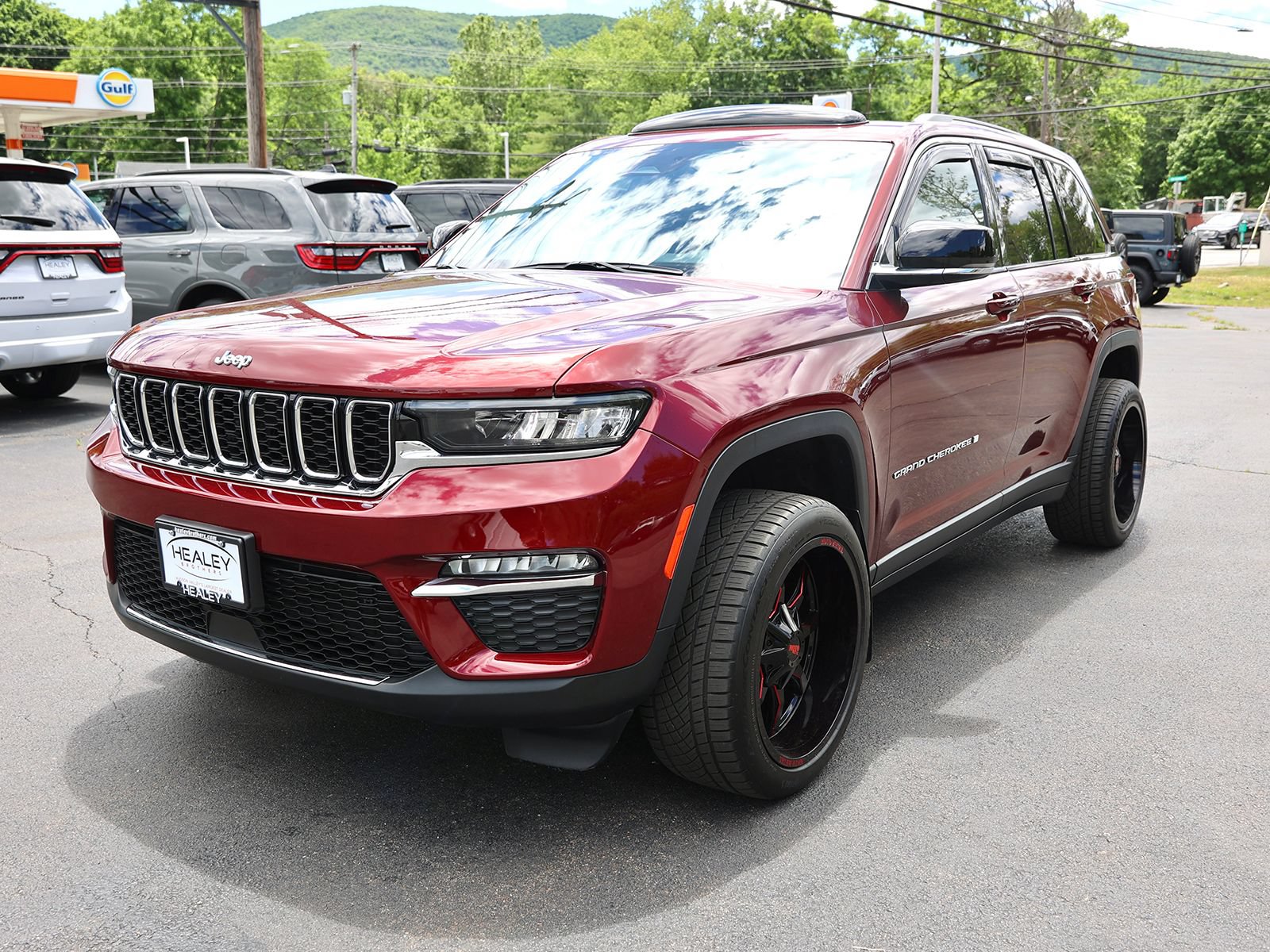 Used 2022 Jeep Grand Cherokee Limited AWD/4WD image 3