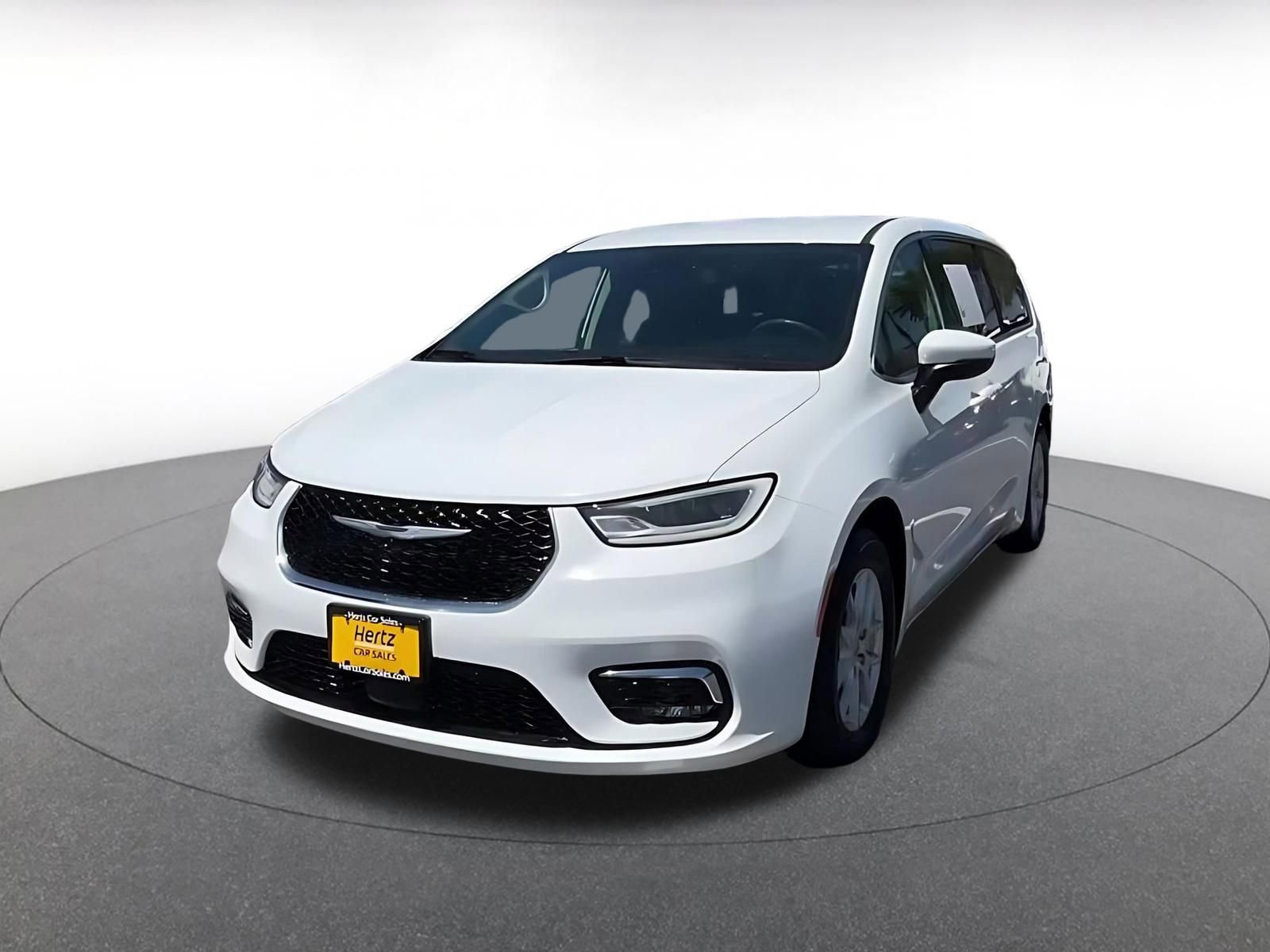 Used 2023 Chrysler Pacifica Touring-L FWD image 7