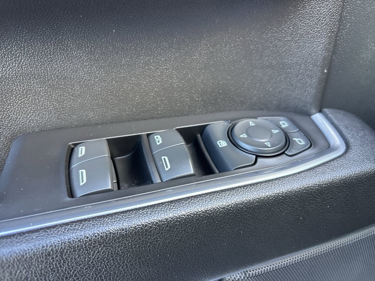 Used 2023 Chevrolet Silverado 1500 RST w/ Z71 Off-Road Package image 18