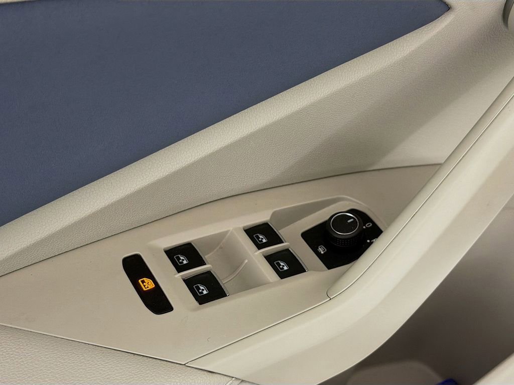 Used 2025 Volkswagen Jetta SE image 19