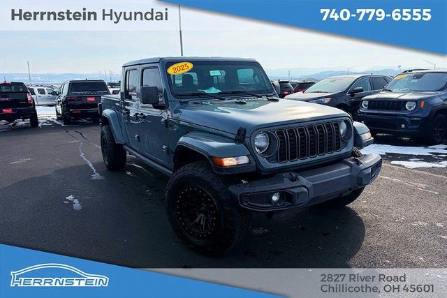 Used 2025 Jeep Gladiator Nighthawk image 1