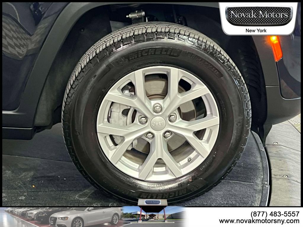Used 2023 Jeep Grand Cherokee Limited w/ Trailer Tow Prep Group (B) AWD/4WD image 9