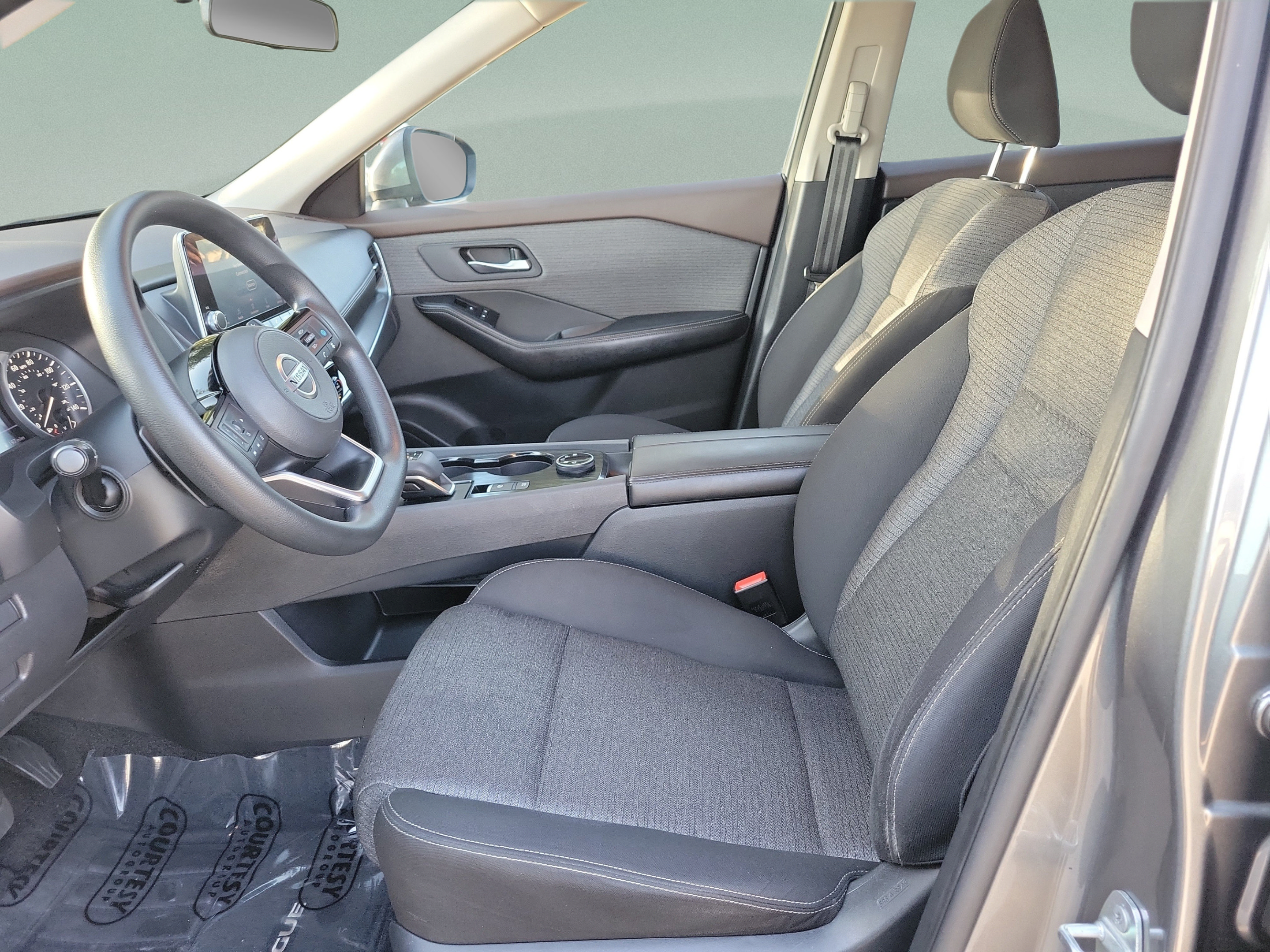 Used 2021 Nissan Rogue SV AWD/4WD image 16