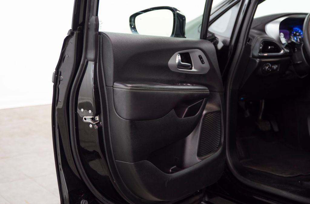 Used 2026 Chrysler Pacifica Limited w/ S Appearance Package FWD image 6