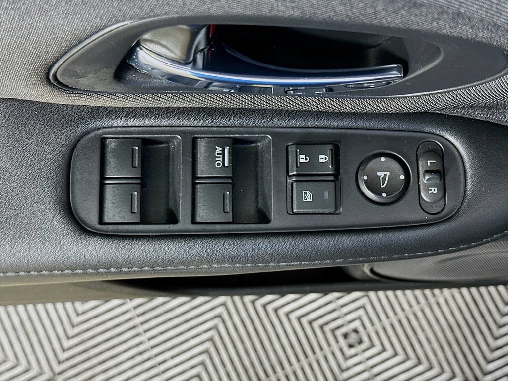 Used 2021 Honda HR-V LX image 17