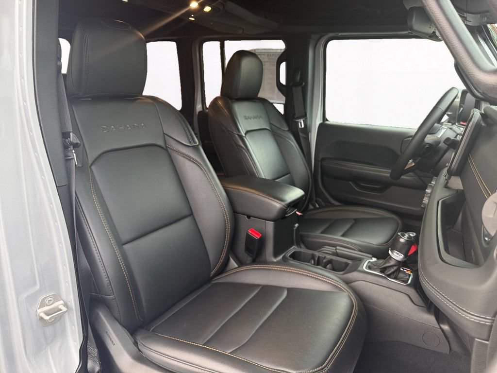 Used 2024 Jeep Wrangler Unlimited Sahara w/ Safety Group AWD/4WD image 15