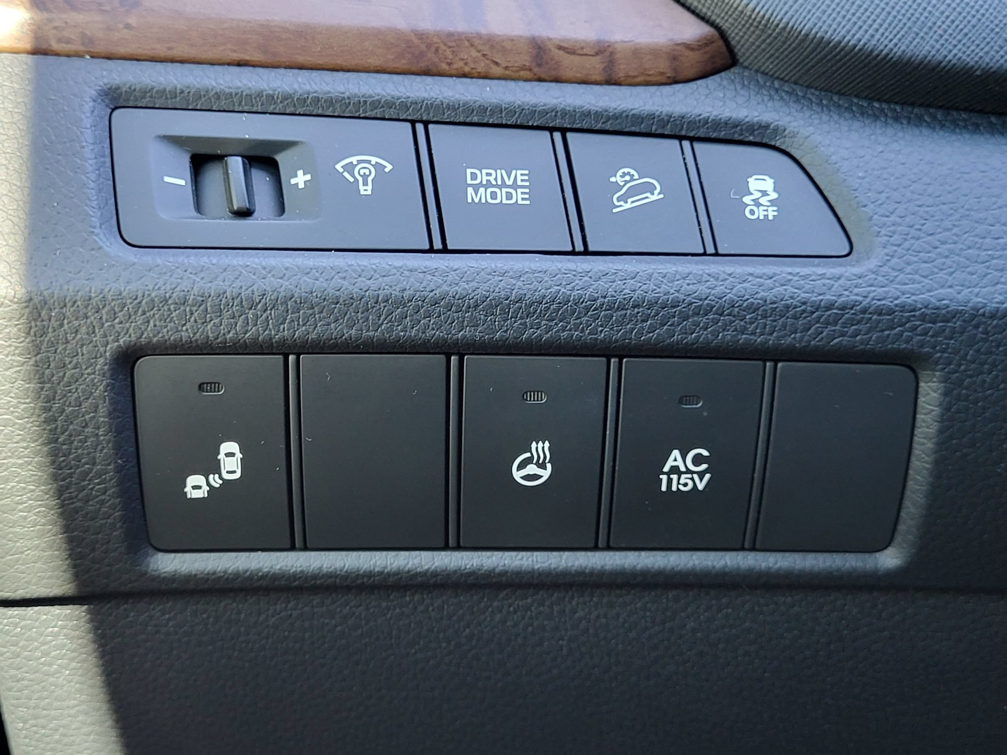 Used 2019 Hyundai Santa Fe XL FWD image 17