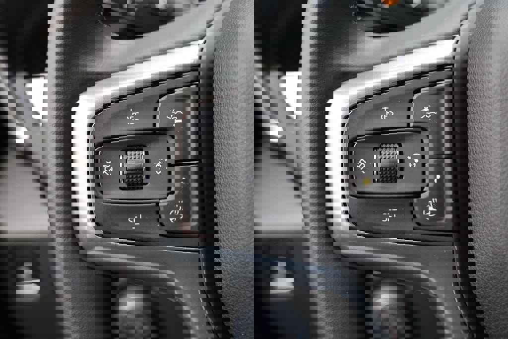 Used 2025 Chevrolet Silverado 2500 LT w/ Convenience Package image 14