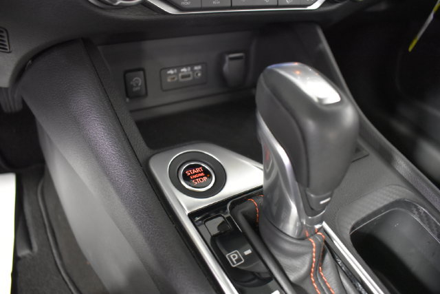 Certified 2025 Nissan Sentra SR FWD image 17
