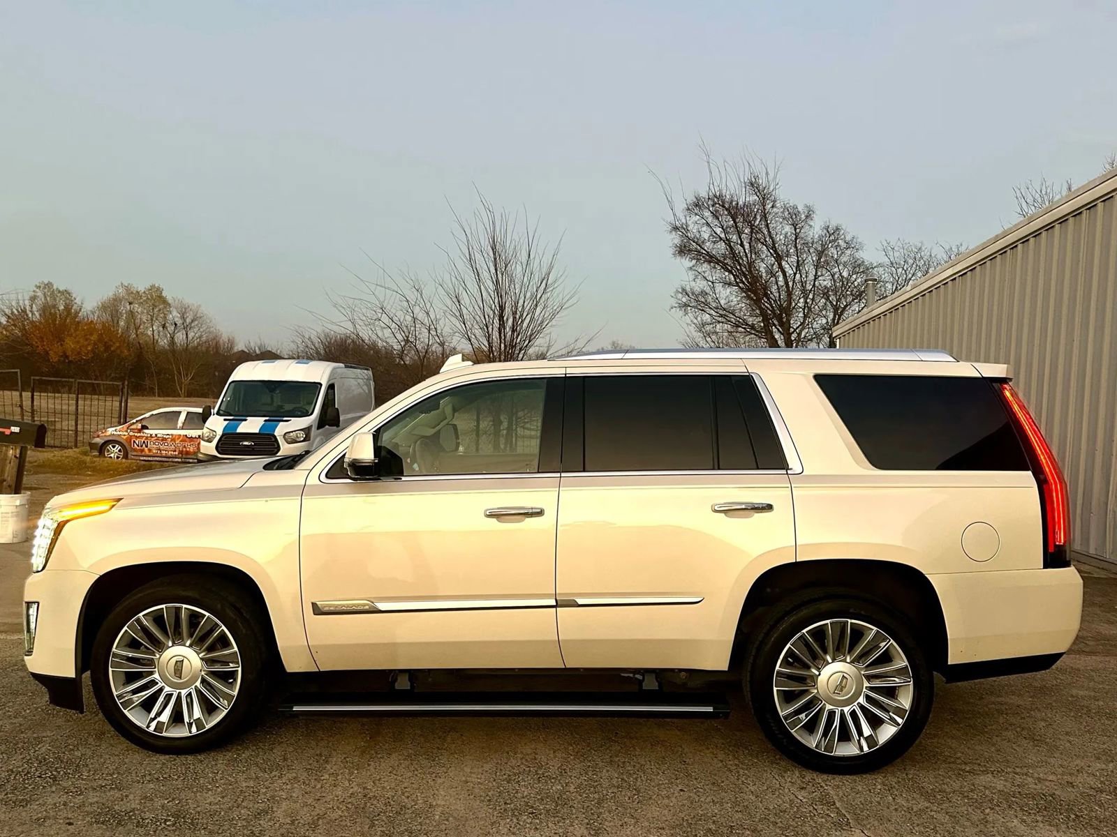 Used 2015 Cadillac Escalade Platinum image 3