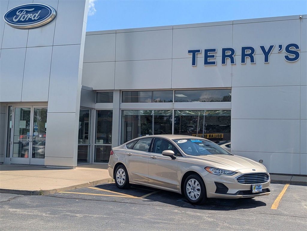 Used 2019 Ford Fusion S image 1