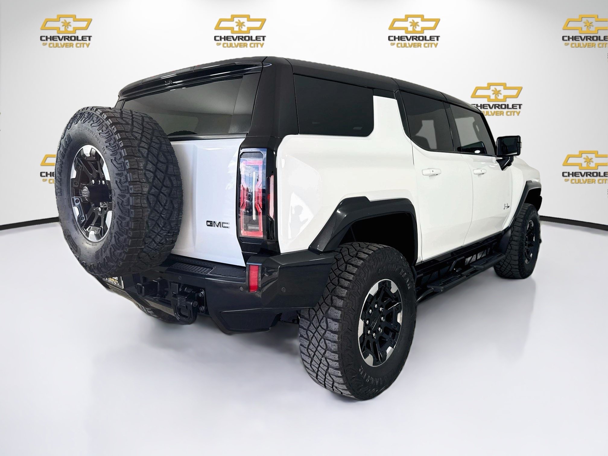 Used 2024 GMC Hummer EV 2X w/ Extreme Off-Road Package AWD/4WD image 8