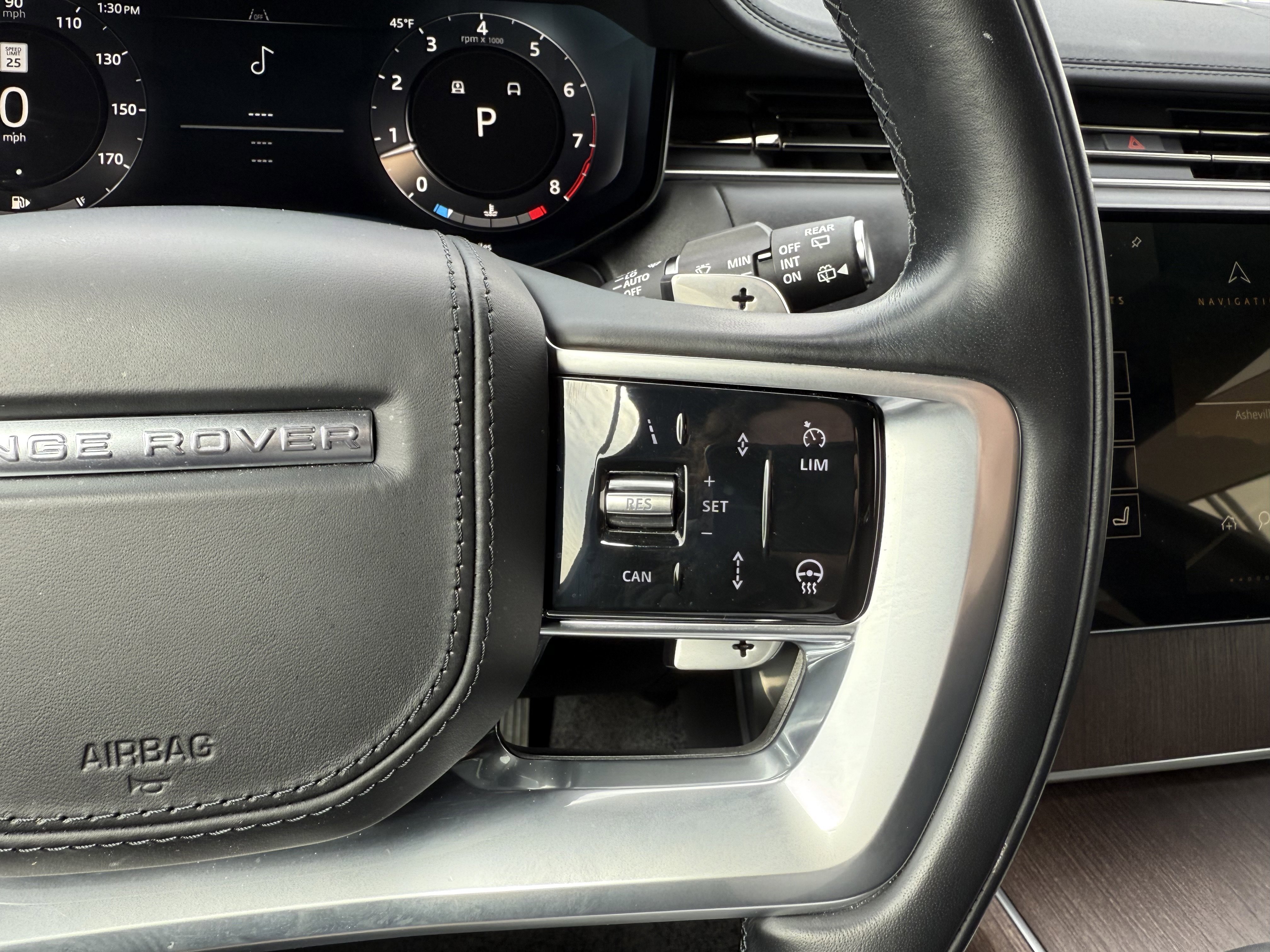 Certified 2025 Land Rover Range Rover SE image 31