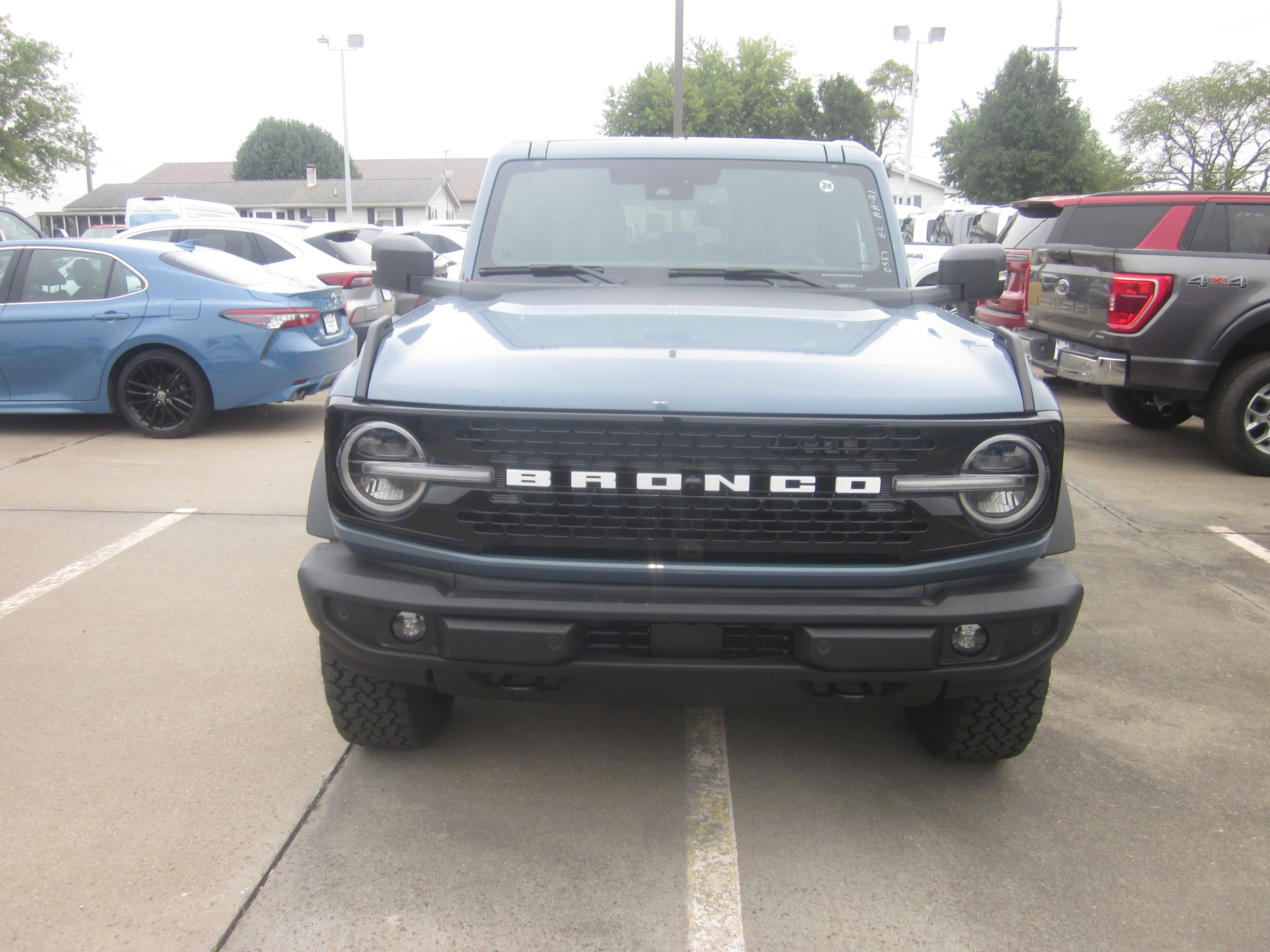 New 2025 Ford Bronco Outer Banks image 2