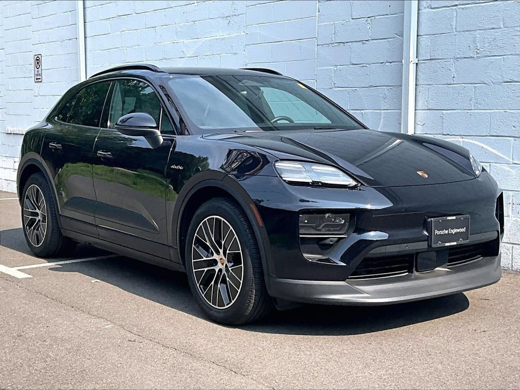 Certified 2025 Porsche Macan 4 Electric AWD/4WD image 7
