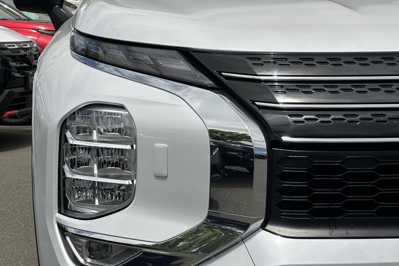 Used 2024 Mitsubishi Outlander AWD image 43