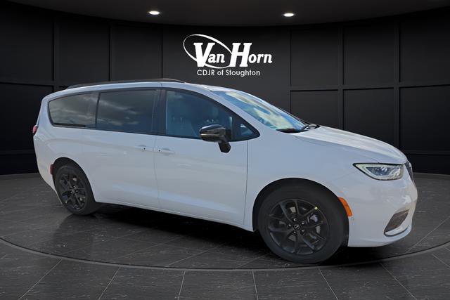 New 2026 Chrysler Pacifica Limited w/ S Appearance Package image 1