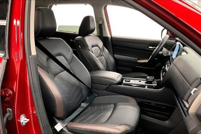 Used 2025 Nissan Pathfinder Platinum AWD/4WD image 8