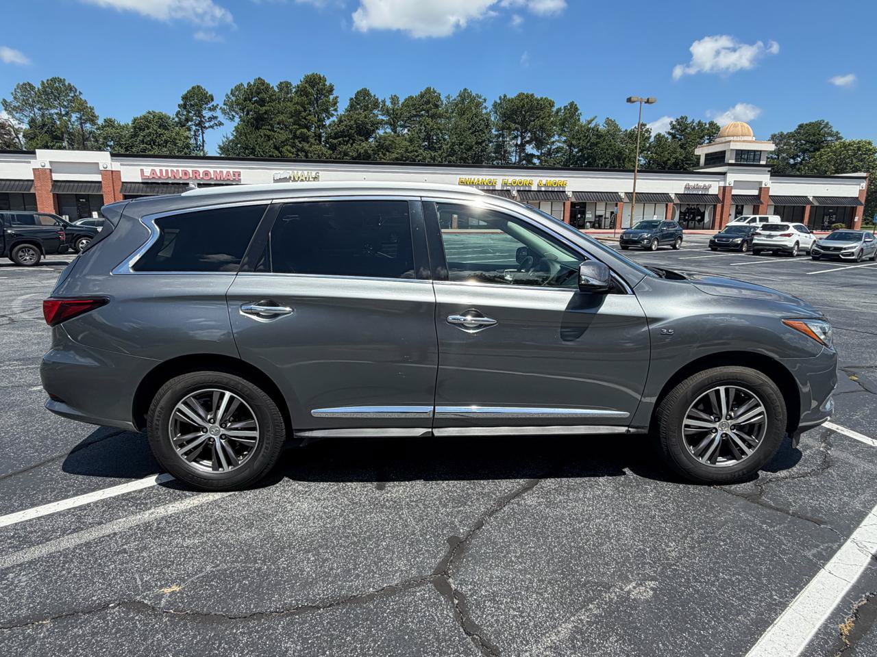 Used 2018 INFINITI QX60 Luxe w/ Premium Package AWD/4WD image 4
