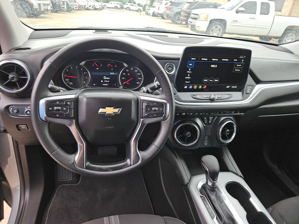Used 2025 Chevrolet Blazer LT FWD image 17