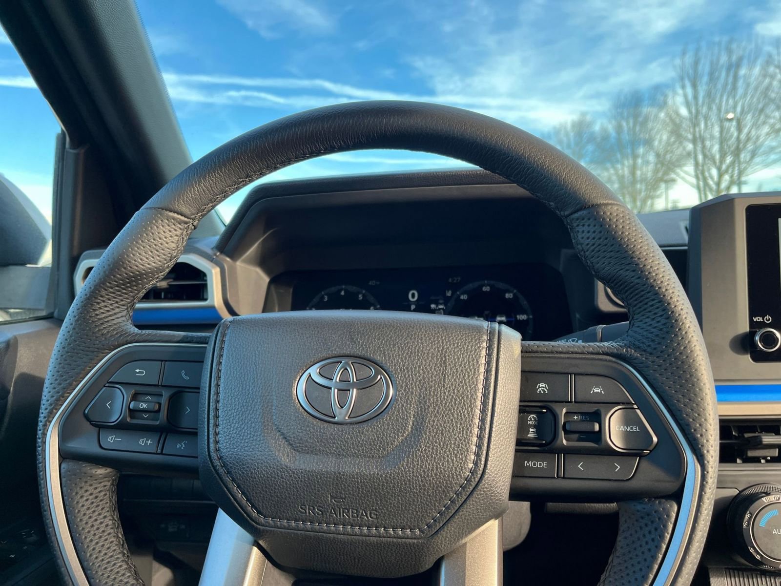 Used 2025 Toyota Tacoma TRD Off-Road image 29