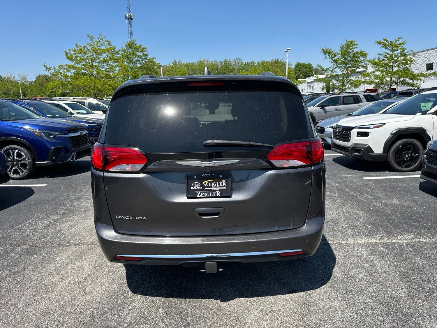 Used 2017 Chrysler Pacifica Touring-L Plus w/ Advanced Safetytec Group FWD image 8