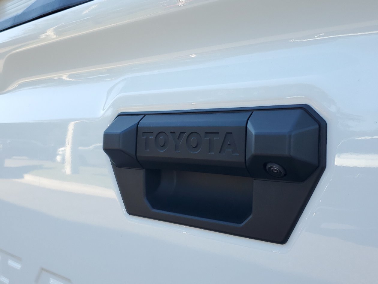 Used 2024 Toyota Tacoma SR5 AWD/4WD image 6