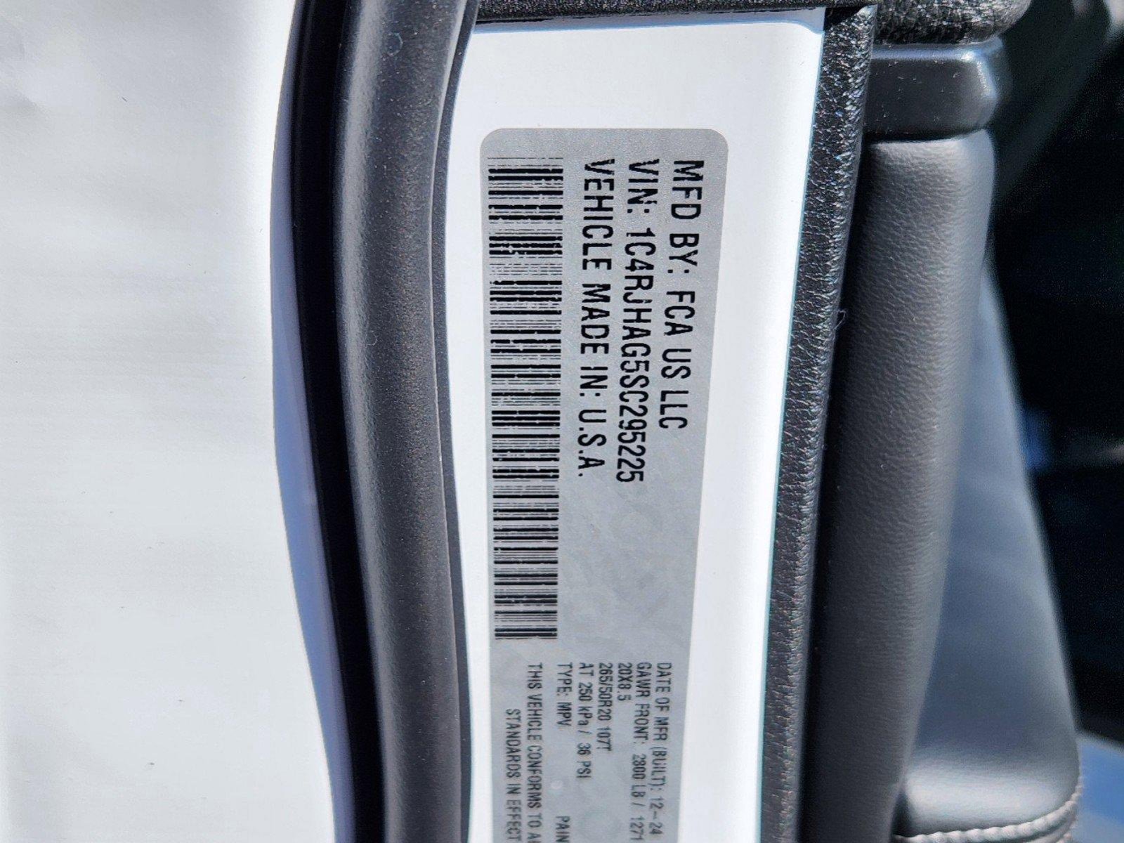 New 2025 Jeep Grand Cherokee Altitude image 22