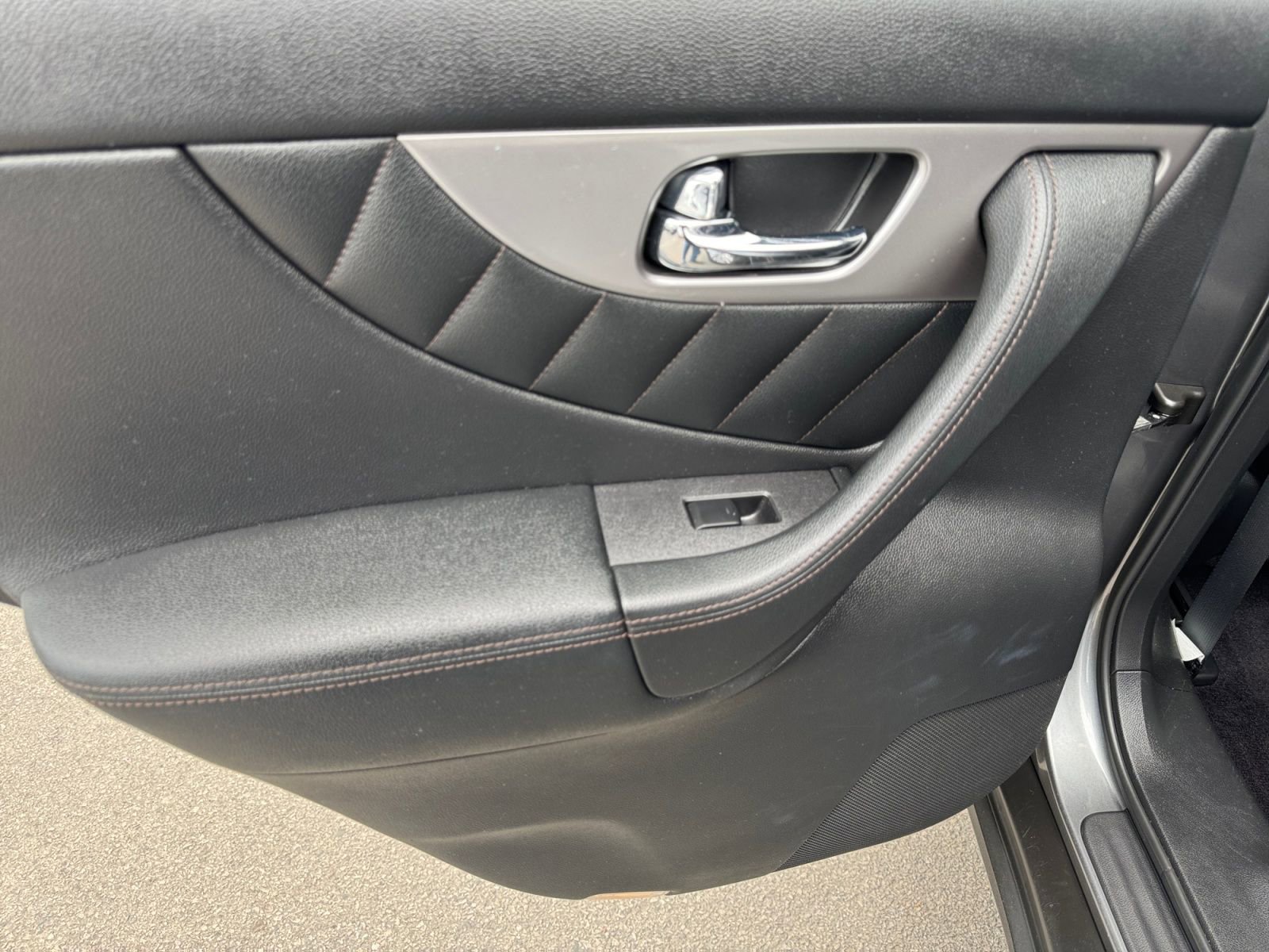 Used 2014 INFINITI QX70 AWD w/ Premium Package image 16