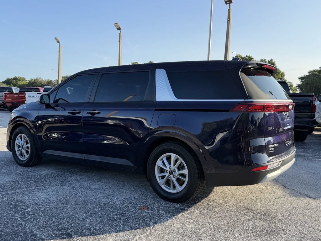 Certified 2024 Kia Carnival LX FWD image 7
