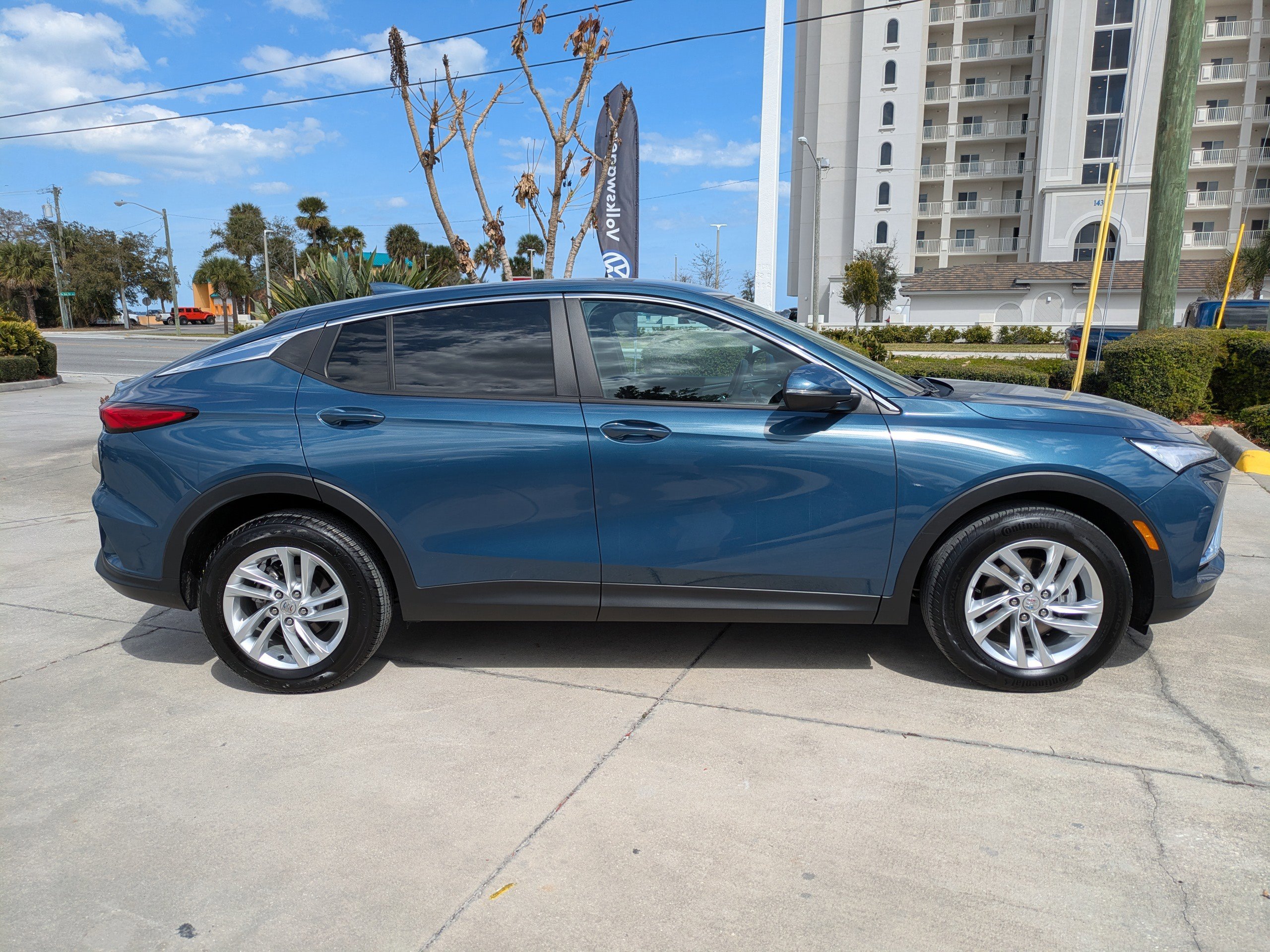 Used 2024 Buick Envista Preferred w/ Convenience II Package image 3