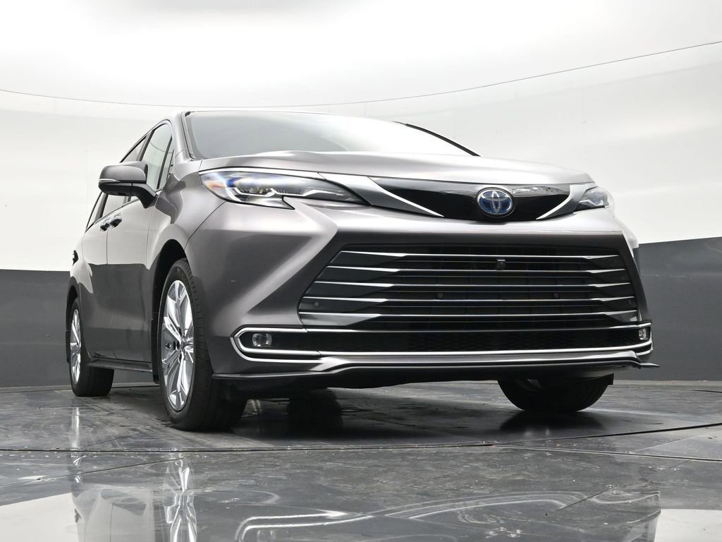 Used 2024 Toyota Sienna Platinum image 26