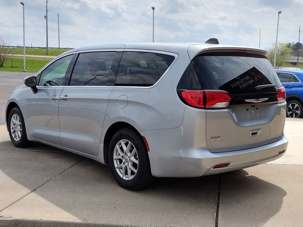 Used 2023 Chrysler Voyager LX FWD image 18