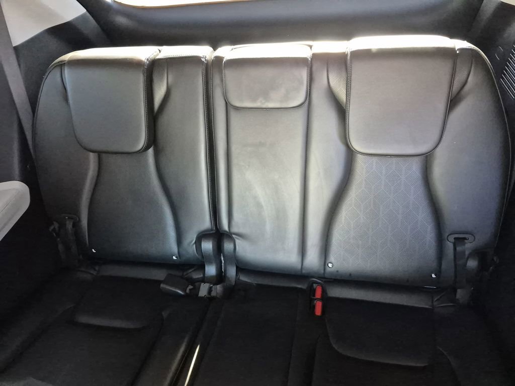 Used 2023 Kia Carnival LX image 16