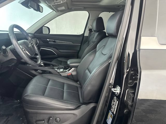 Certified 2024 Kia Telluride EX w/ EX Captain's Chair Package AWD/4WD image 23