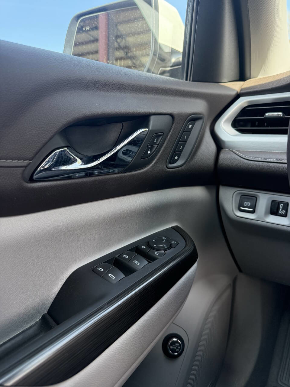 Used 2022 GMC Acadia SLT w/ Technology Package image 14