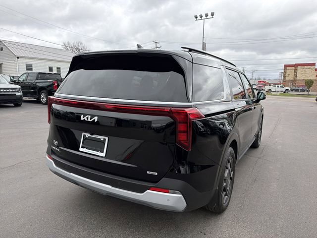 Used 2025 Kia Carnival EX image 3