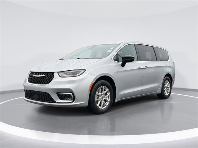 Used 2024 Chrysler Pacifica Touring-L