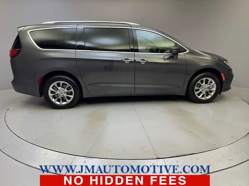 Used 2021 Chrysler Pacifica Touring-L AWD/4WD image 6