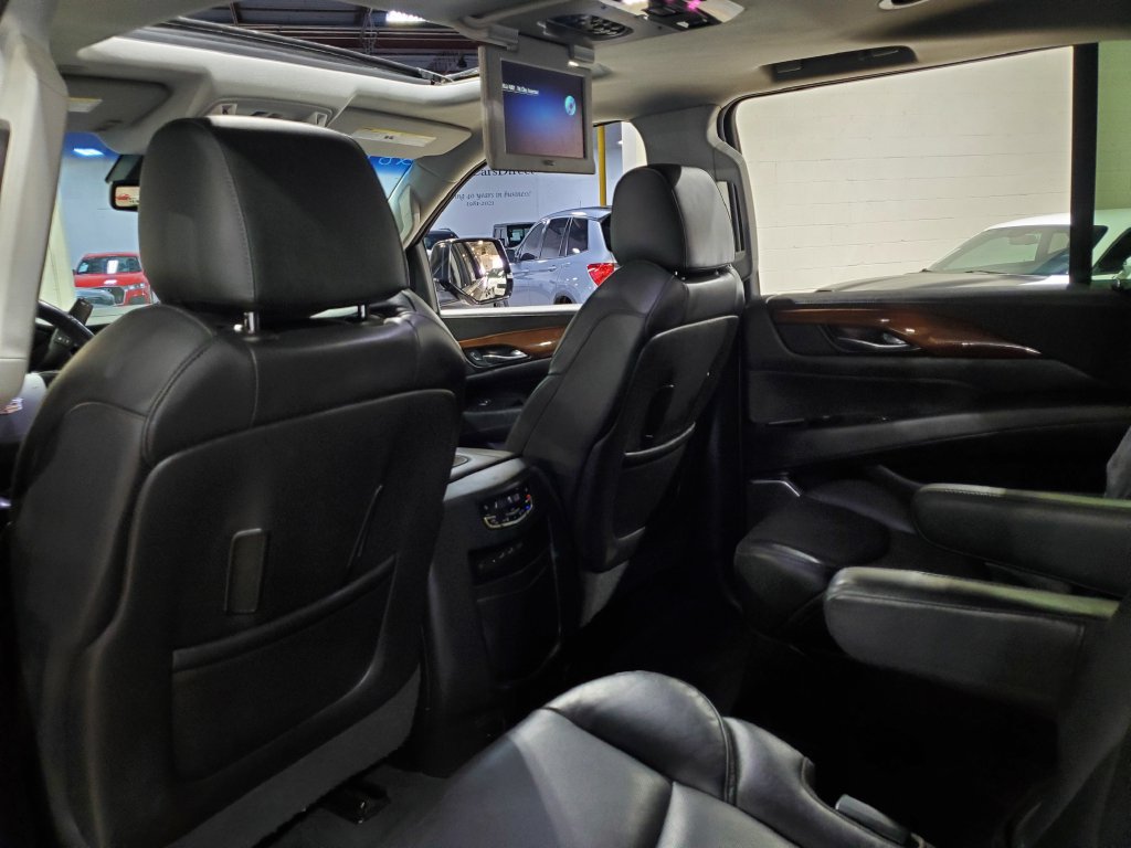 Used 2019 Cadillac Escalade ESV Luxury RWD image 30
