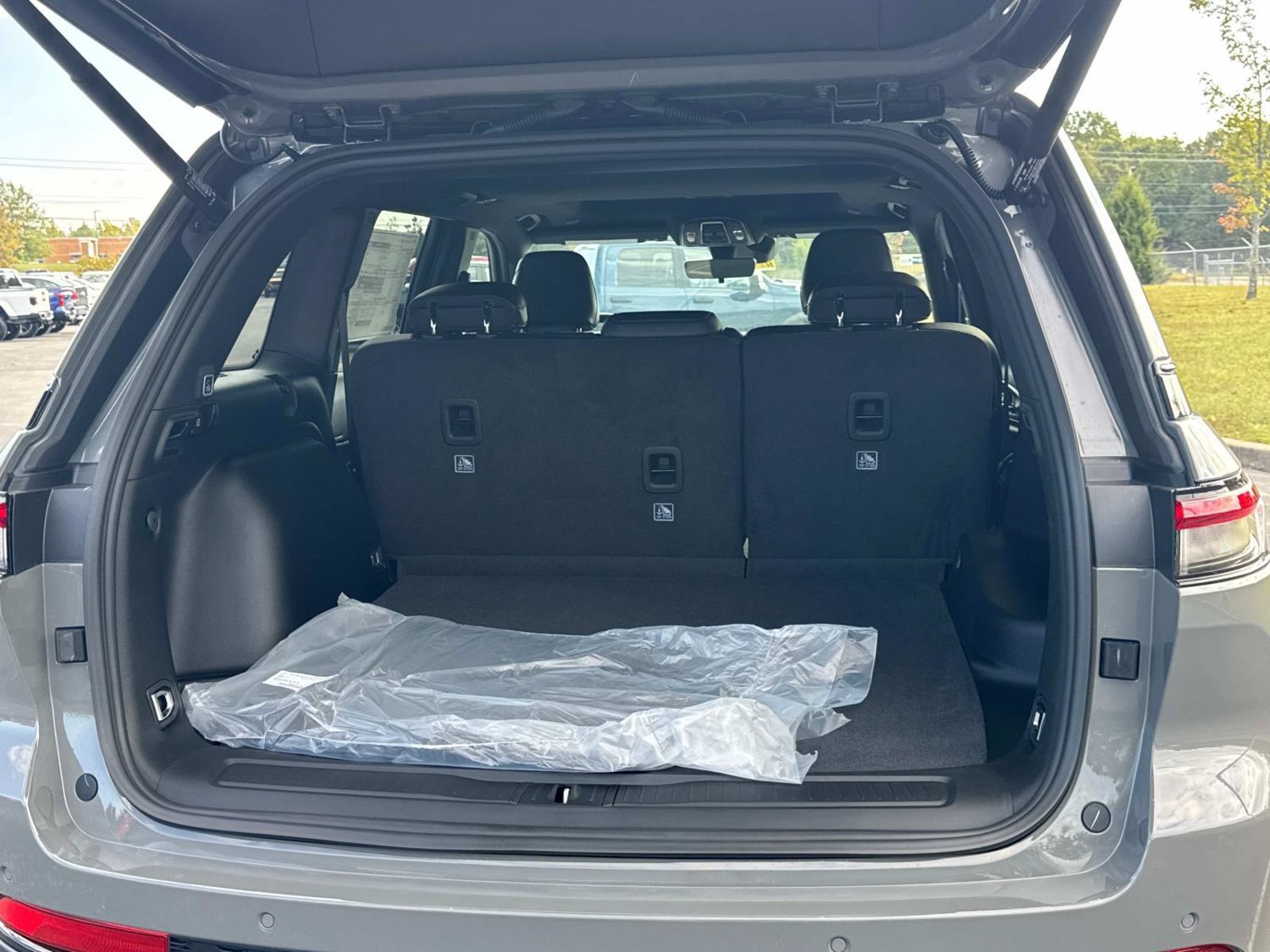 New 2027 Jeep Grand Cherokee Laredo X AWD/4WD image 16