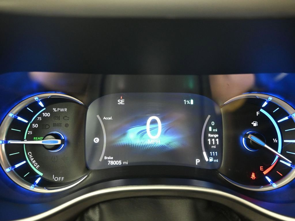Used 2023 Chrysler Pacifica Touring-L FWD image 12