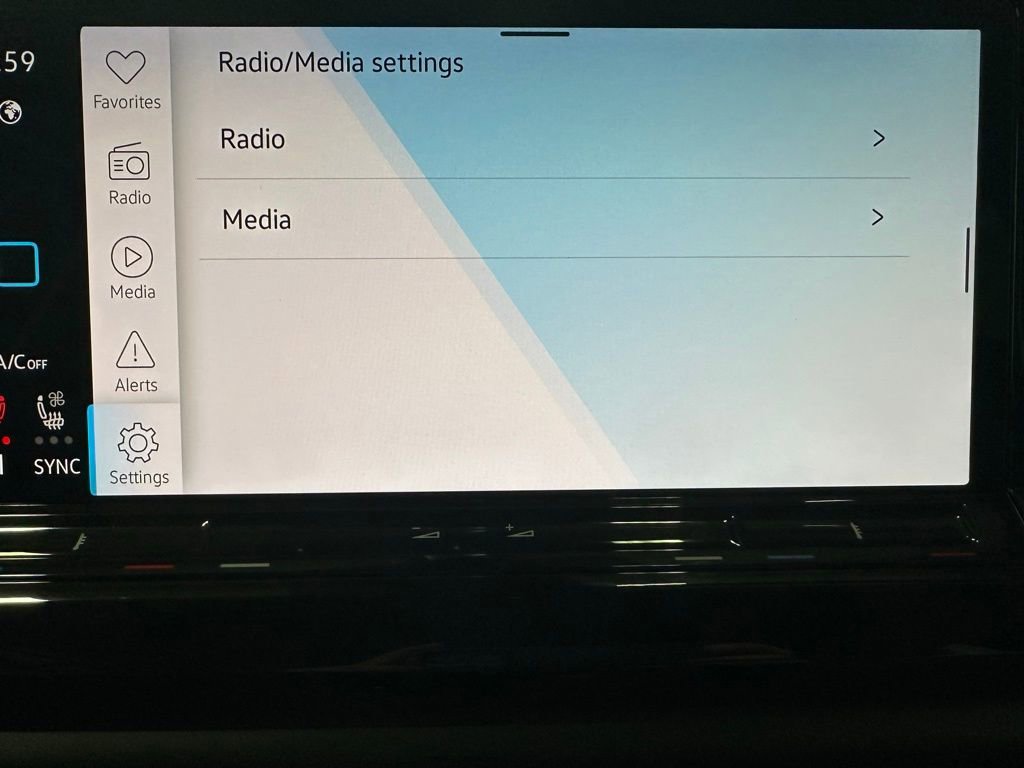 Used 2025 Volkswagen Atlas SE image 28