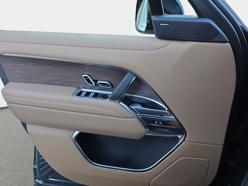 New 2027 Land Rover Range Rover Long Wheelbase SE AWD/4WD image 19