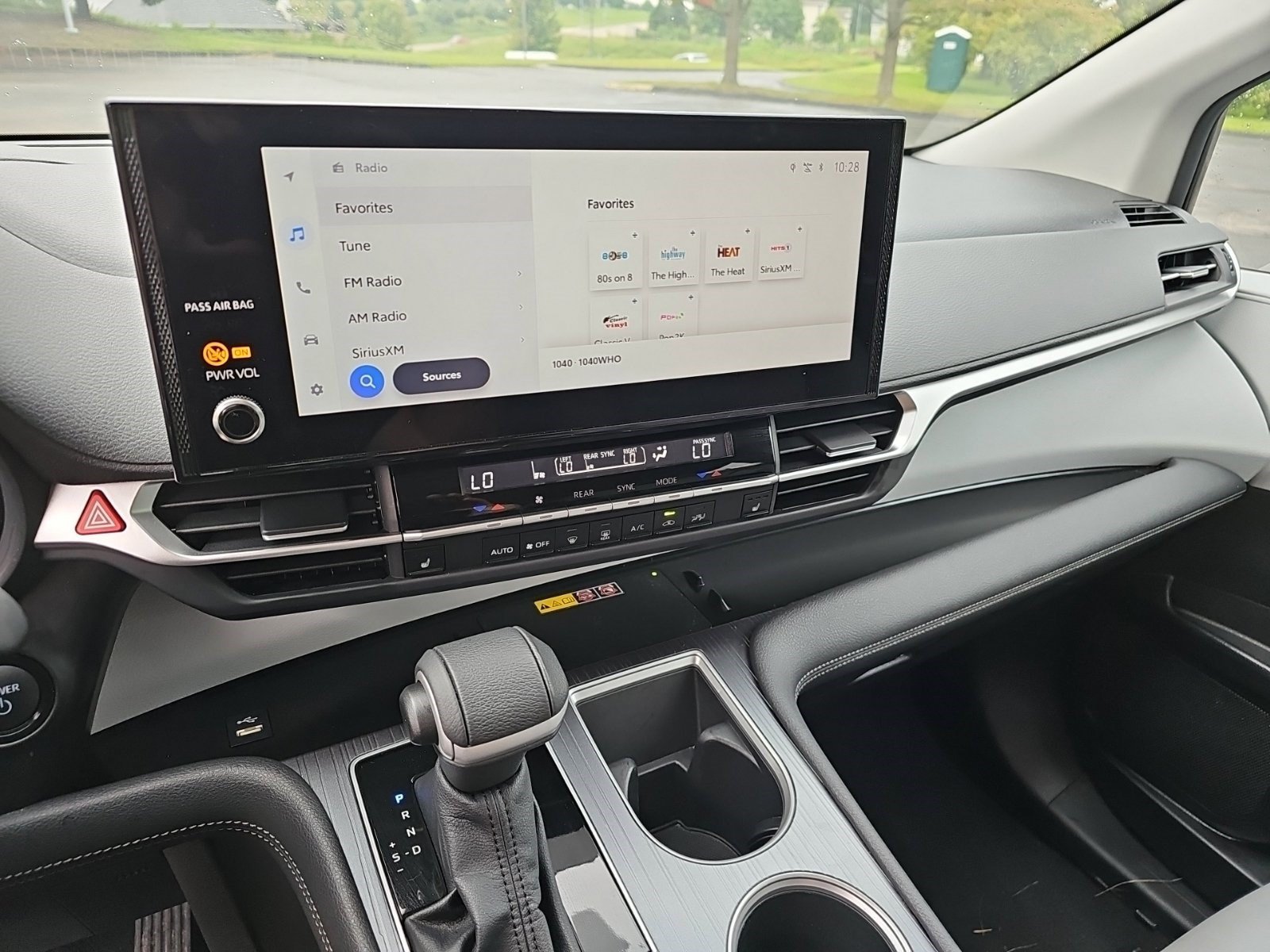 Used 2025 Toyota Sienna XLE FWD image 22