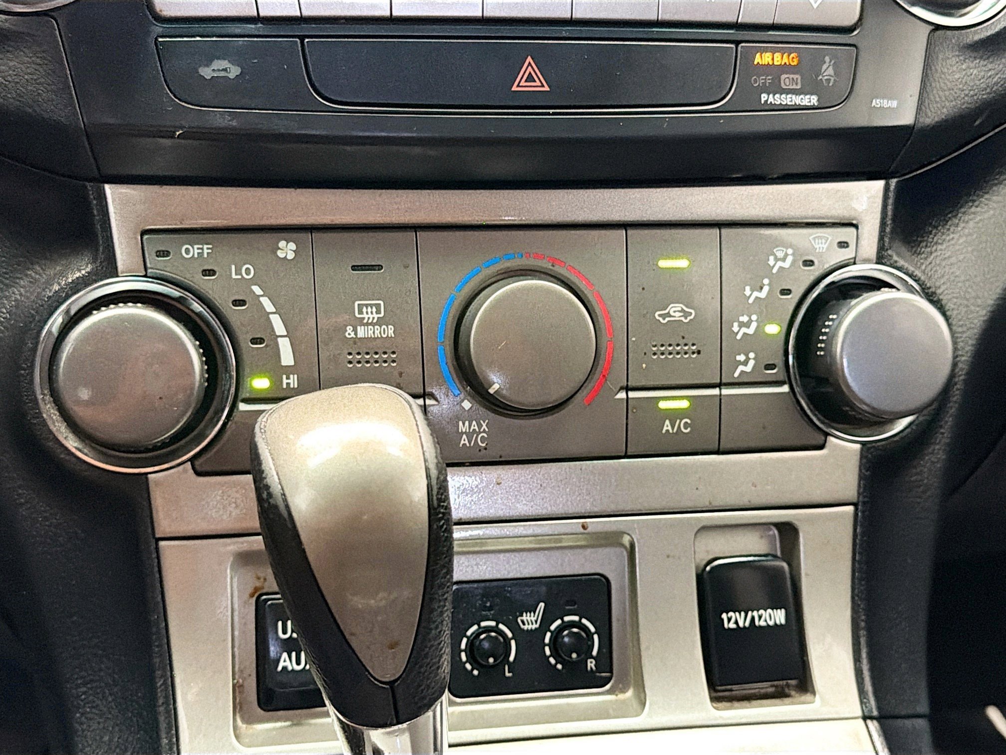 Used 2012 Toyota Highlander SE w/ Tow Pkg image 10