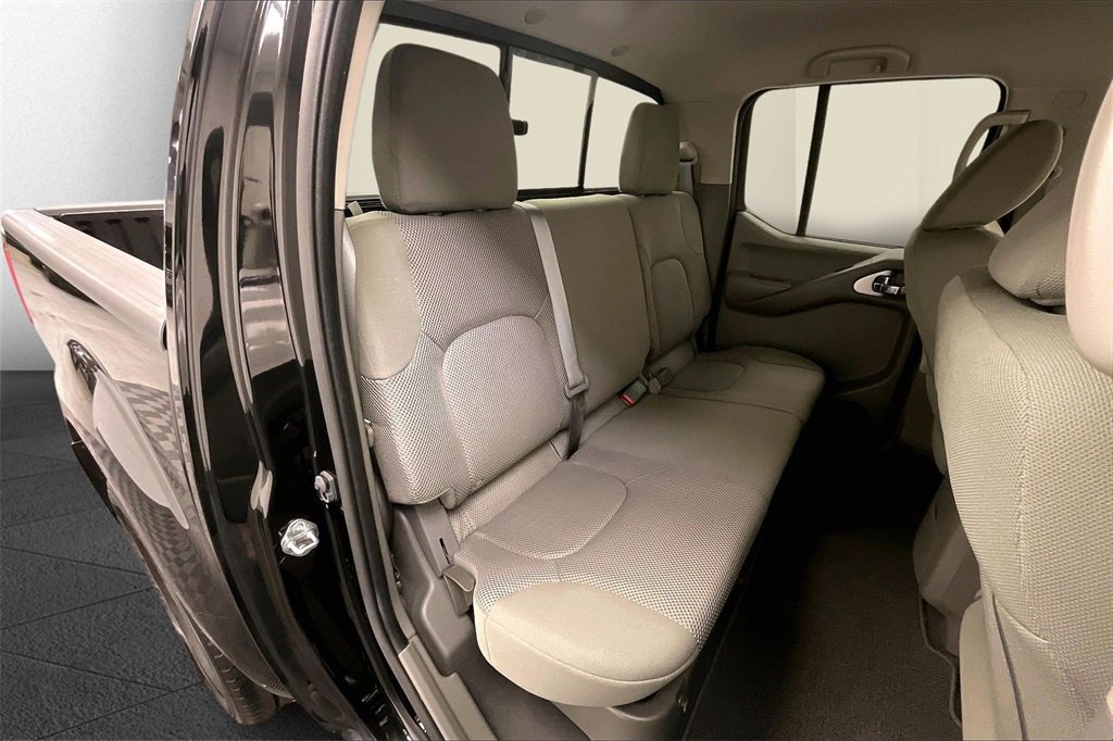 Certified 2020 Nissan Frontier SV w/ Midnight Edition Floor Mats image 18