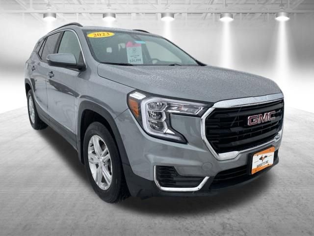 Certified 2023 GMC Terrain SLE w/ Driver Convenience Package image 2